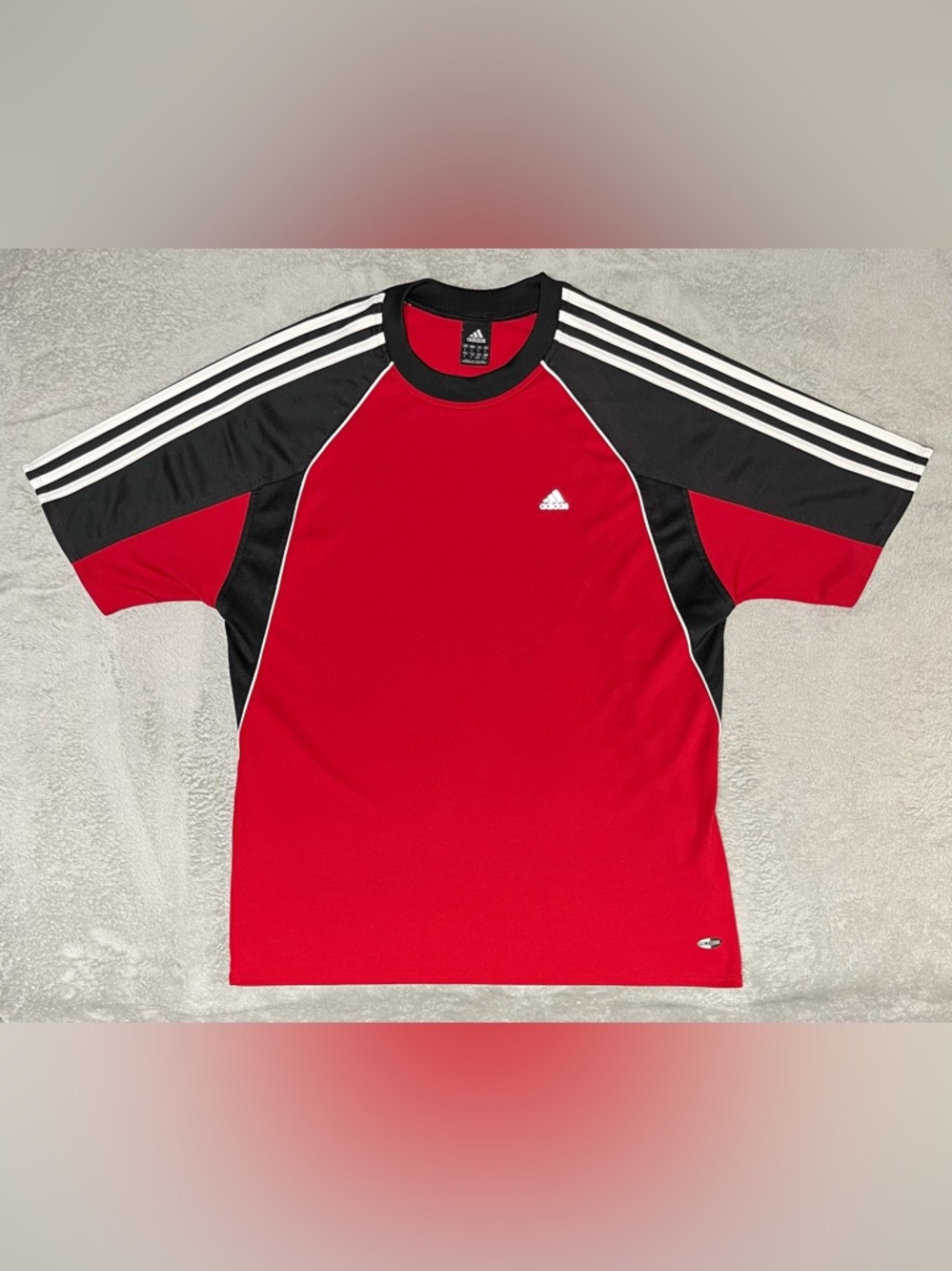 Vintage early 2000s adidas Men’s Red and Black Soccer Jersey - Size Large